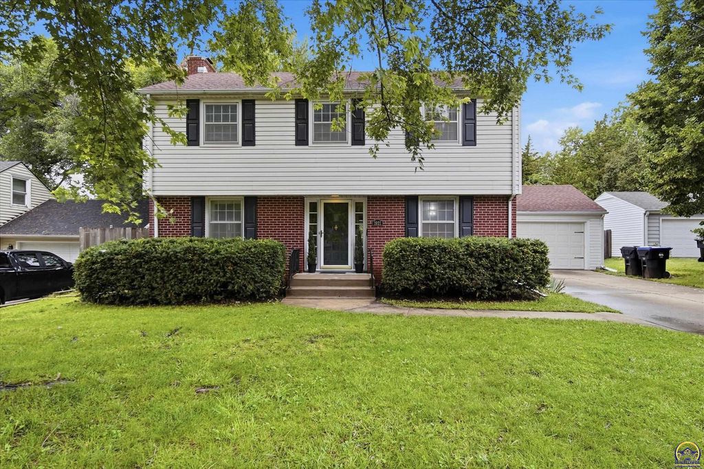 1921 SW Oakley AVE, Topeka, KS 66604