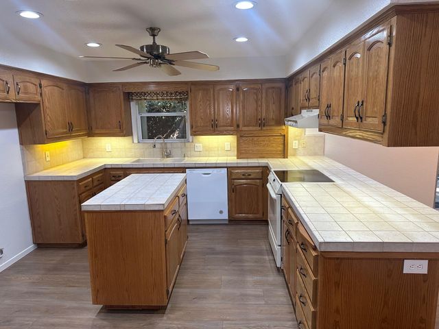 2936 S Conyer Street, Visalia, CA 93277