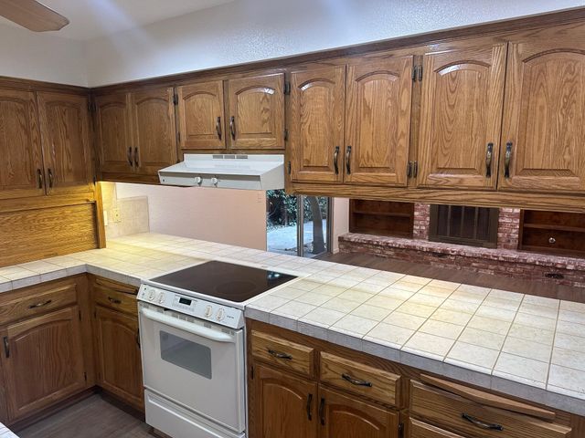 2936 S Conyer Street, Visalia, CA 93277