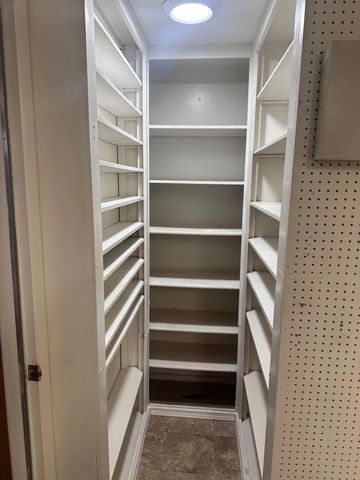 2936 S Conyer Street, Visalia, CA 93277