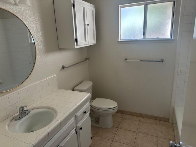 2936 S Conyer Street, Visalia, CA 93277