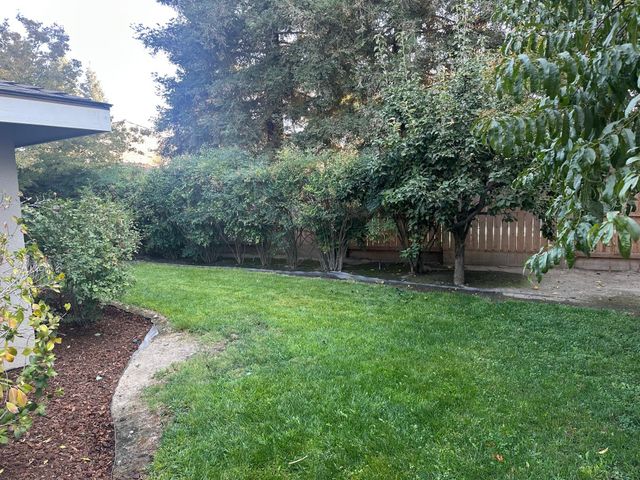 2936 S Conyer Street, Visalia, CA 93277