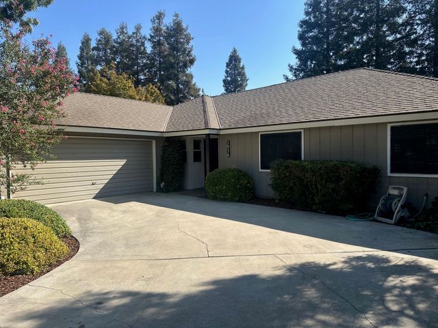 2936 S Conyer Street, Visalia, CA 93277