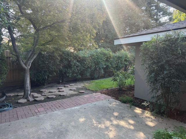 2936 S Conyer Street, Visalia, CA 93277