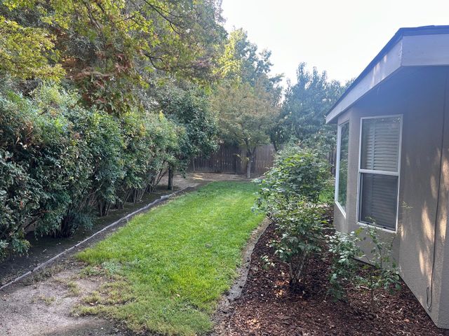 2936 S Conyer Street, Visalia, CA 93277