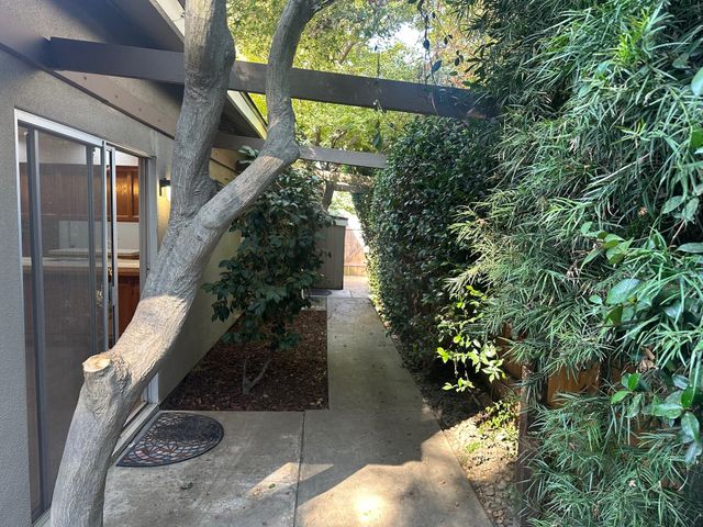 2936 S Conyer Street, Visalia, CA 93277