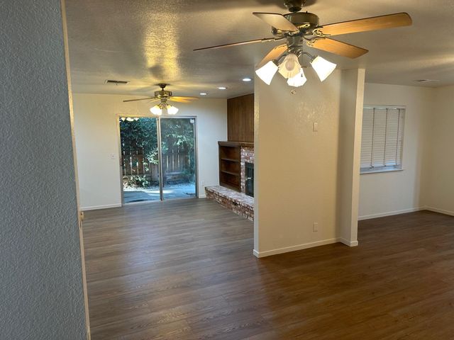 2936 S Conyer Street, Visalia, CA 93277