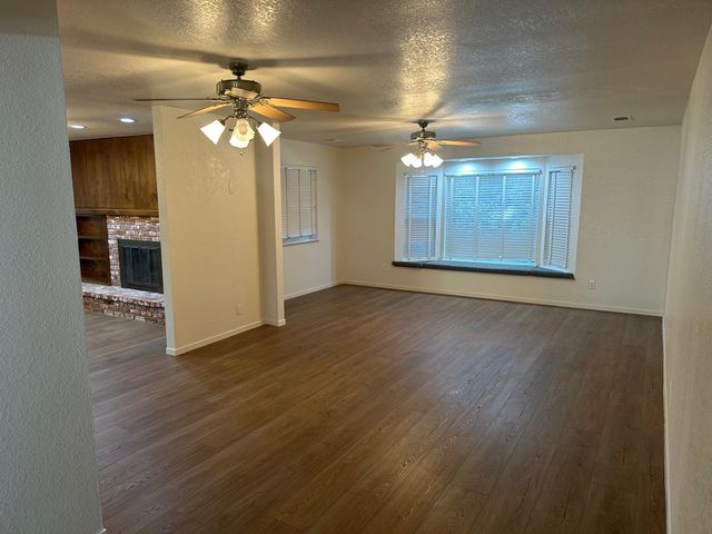 2936 S Conyer Street, Visalia, CA 93277