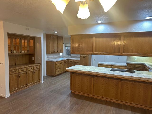 2936 S Conyer Street, Visalia, CA 93277