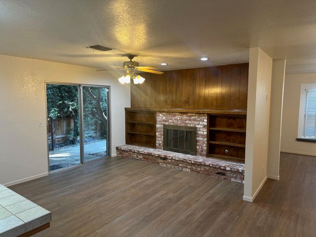 2936 S Conyer Street, Visalia, CA 93277