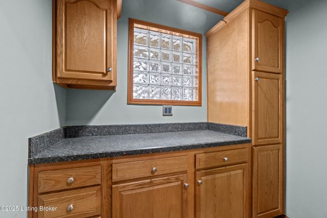 1722 Eastern Pkwy, Louisville, KY 40205