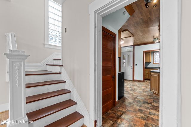 1722 Eastern Pkwy, Louisville, KY 40205