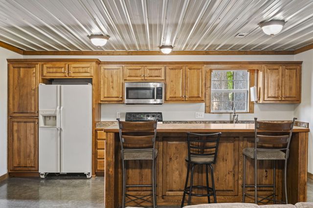 42362 State Hwy 413, Crane, MO 65633