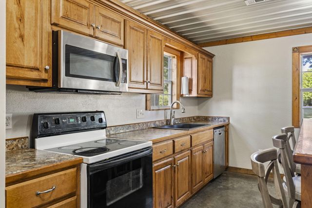 42362 State Hwy 413, Crane, MO 65633