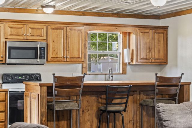 42362 State Hwy 413, Crane, MO 65633