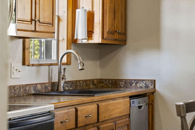 42362 State Hwy 413, Crane, MO 65633