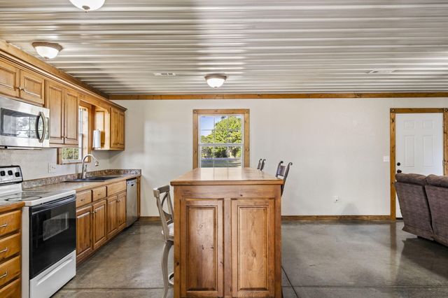 42362 State Hwy 413, Crane, MO 65633