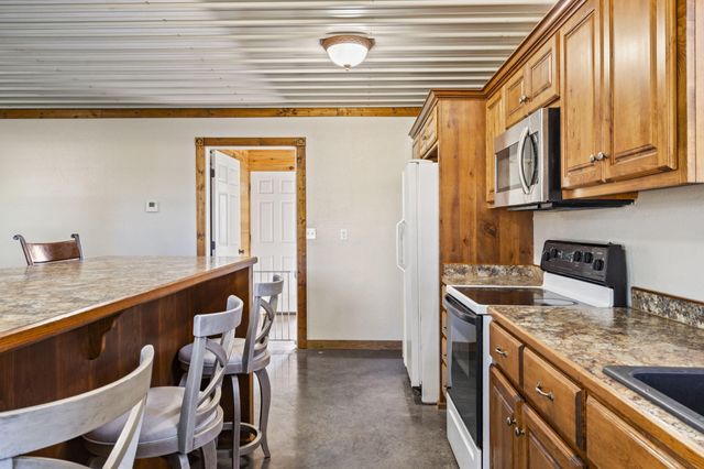 42362 State Hwy 413, Crane, MO 65633