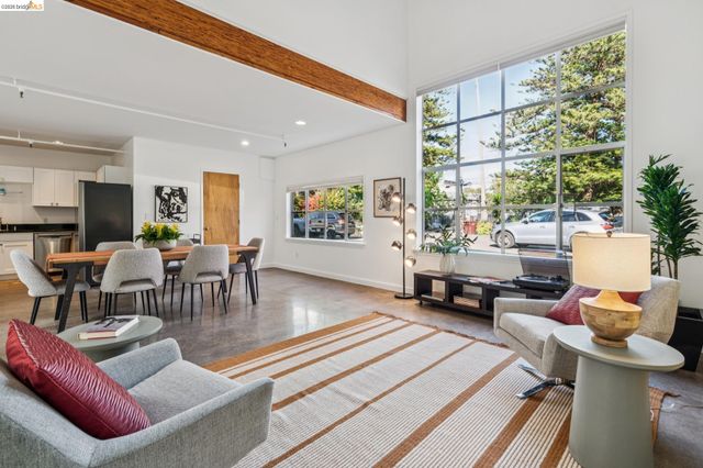 926 Chester G, Oakland, CA 94607