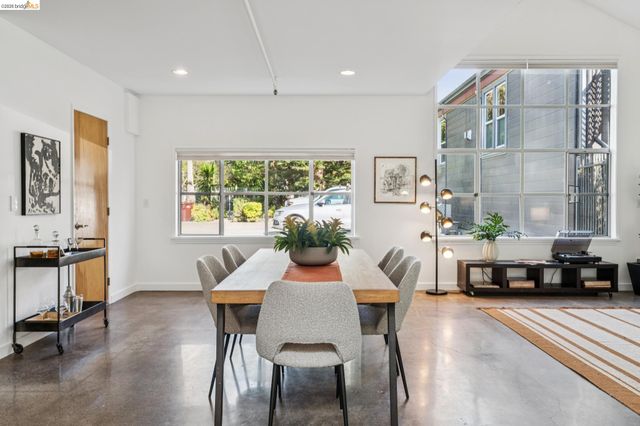 926 Chester G, Oakland, CA 94607