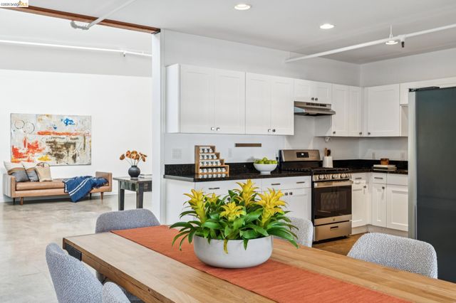 926 Chester G, Oakland, CA 94607