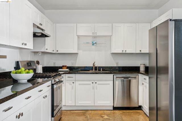 926 Chester G, Oakland, CA 94607