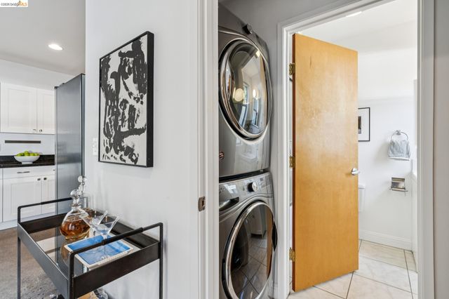 926 Chester G, Oakland, CA 94607