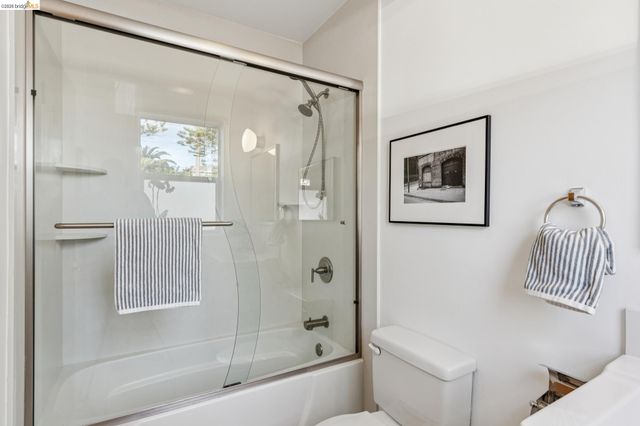 926 Chester G, Oakland, CA 94607