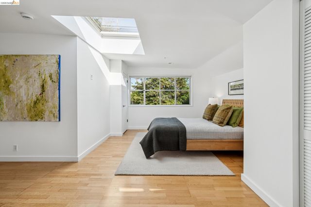 926 Chester G, Oakland, CA 94607