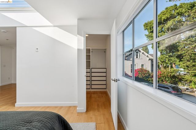 926 Chester G, Oakland, CA 94607