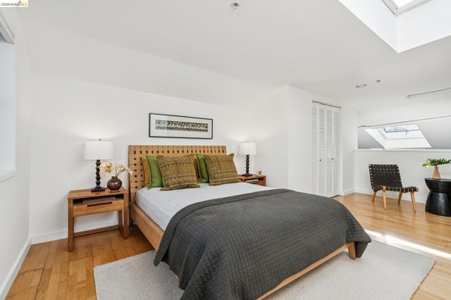 926 Chester G, Oakland, CA 94607