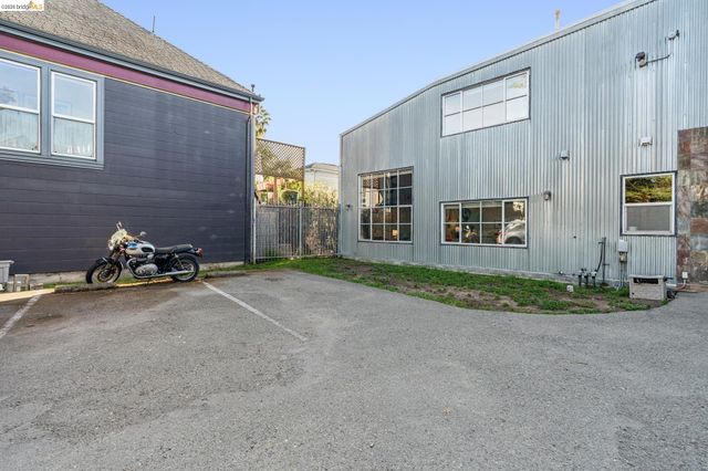 926 Chester G, Oakland, CA 94607