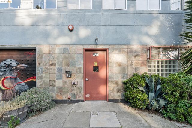 926 Chester G, Oakland, CA 94607