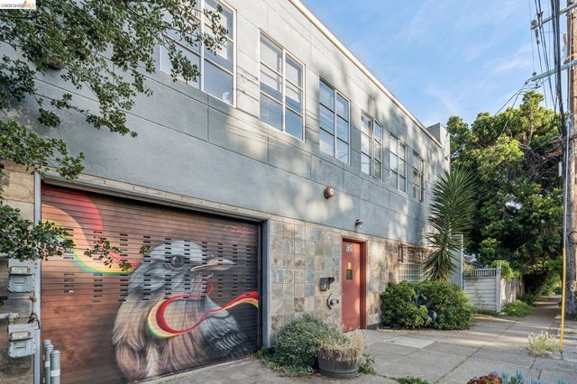 926 Chester G, Oakland, CA 94607