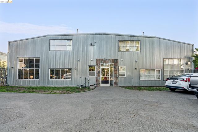 926 Chester G, Oakland, CA 94607
