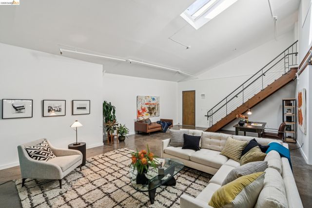 926 Chester G, Oakland, CA 94607