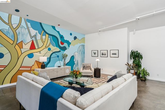 926 Chester G, Oakland, CA 94607