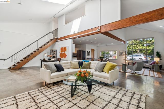 926 Chester G, Oakland, CA 94607