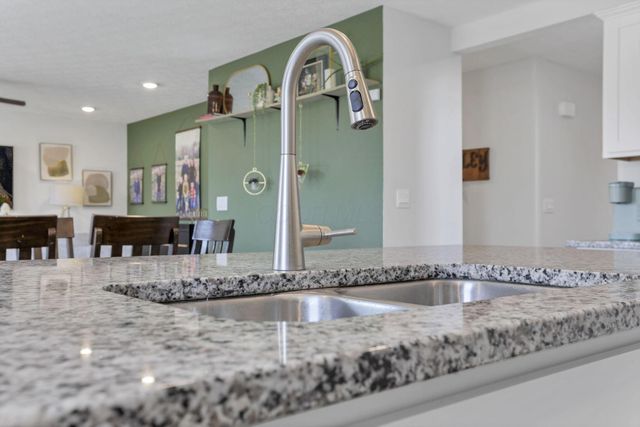 380 E Trinity Way, Newark, OH 43055