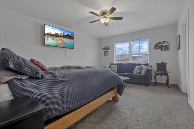 380 E Trinity Way, Newark, OH 43055