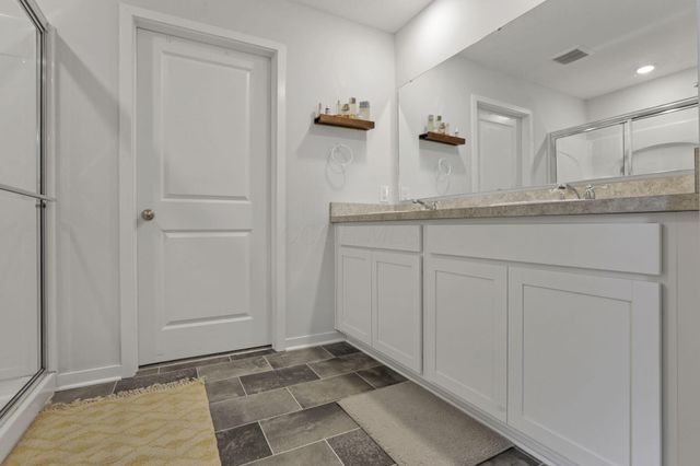 380 E Trinity Way, Newark, OH 43055