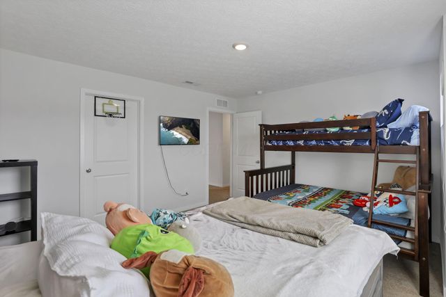 380 E Trinity Way, Newark, OH 43055