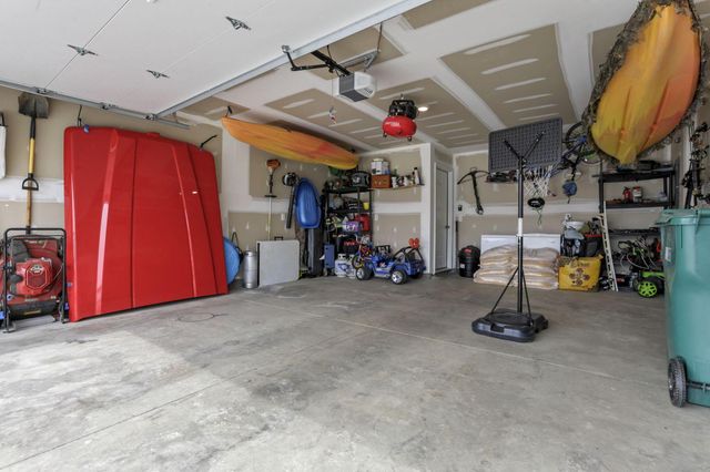 380 E Trinity Way, Newark, OH 43055