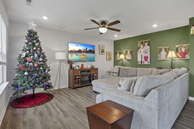 380 E Trinity Way, Newark, OH 43055