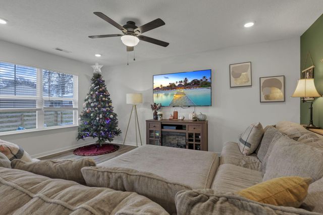 380 E Trinity Way, Newark, OH 43055