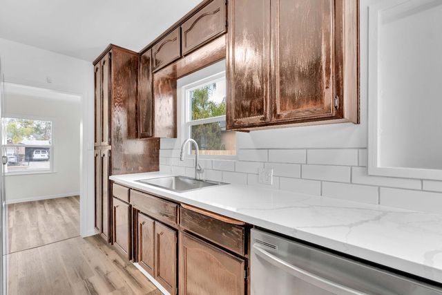 3548 E Lamona Avenue, Fresno, CA 93703