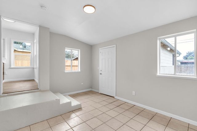 3548 E Lamona Avenue, Fresno, CA 93703