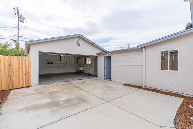 3548 E Lamona Avenue, Fresno, CA 93703