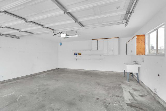 3548 E Lamona Avenue, Fresno, CA 93703