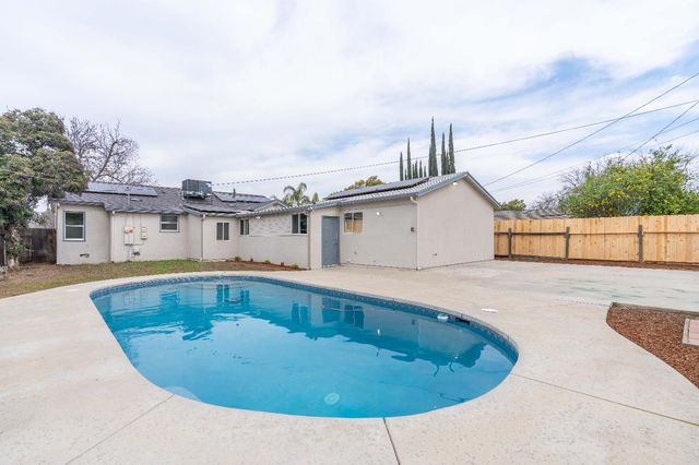 3548 E Lamona Avenue, Fresno, CA 93703